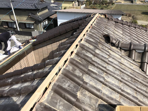 台風被害の屋根修理