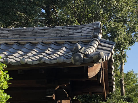 三明神社 手水舎の瓦葺き替え工事 施工前