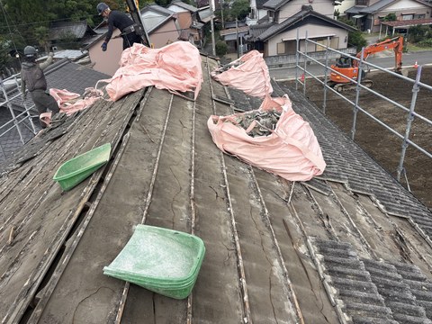 一宮市での2期工事・セメント瓦からマルスギイーグルエクサへの葺き替え工事